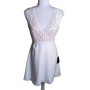 NWT Lulu’s Florantia White Crochet Mini Dress Size XS